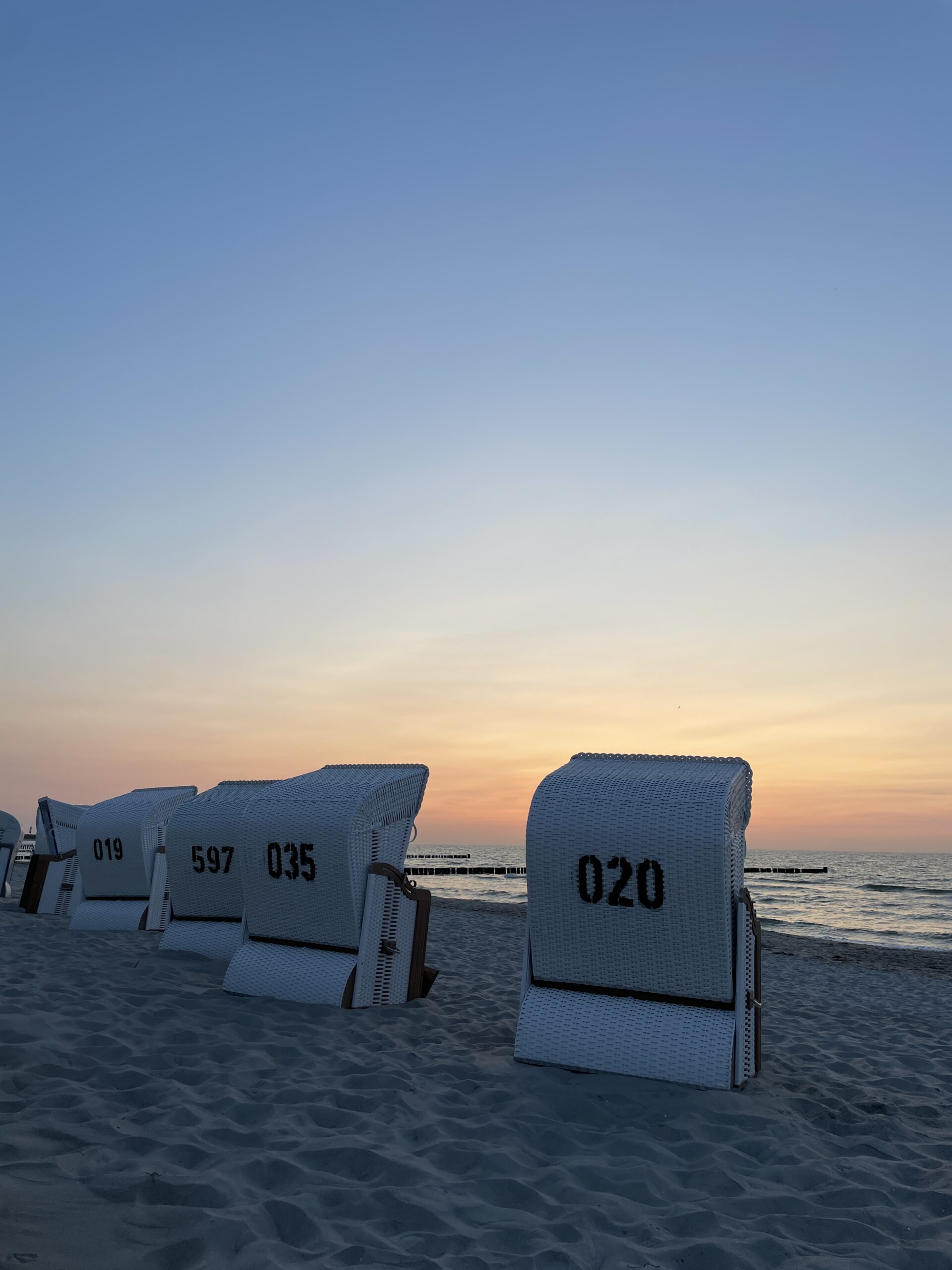 Ostseestrand und Seebrücke in Zingst