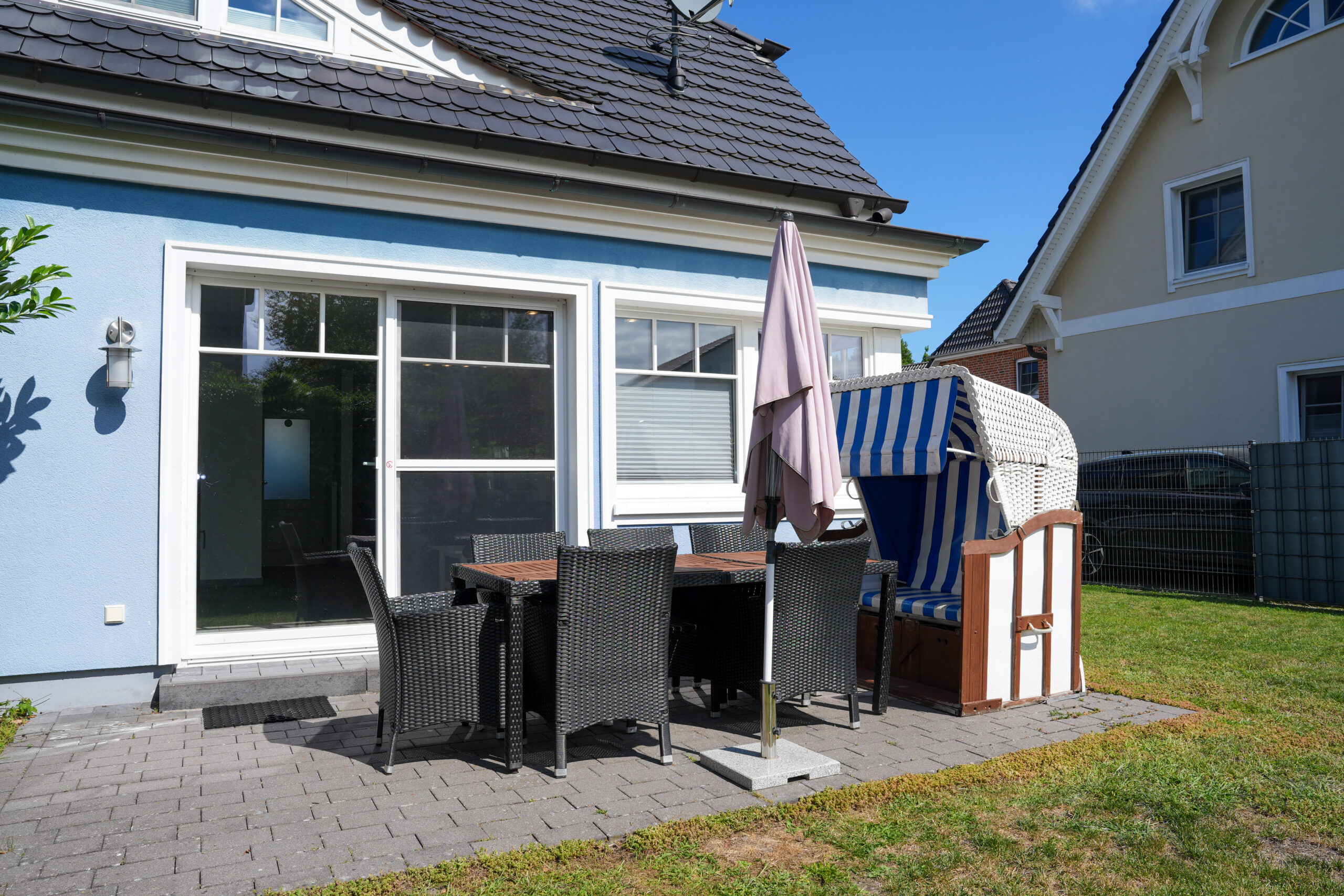Eingezäunter Garten mit Südterrasse am Ferienhaus OstseeLagune in Zingst